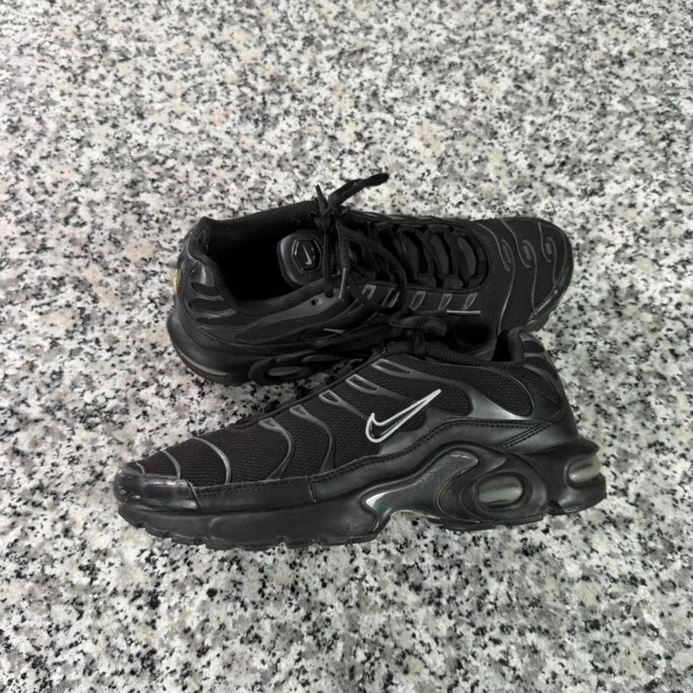 Nike Black Air Max Plus GS Sneaker Shoe Youth 7Y (Women's  8.5) 655020